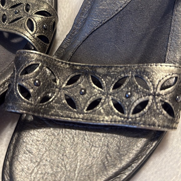 Naot Double Strap Sandals Women sz 41 Silverish studded Leather Comfort Wedge - Picture 3 of 6